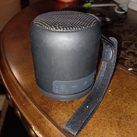 Sony mini bluetooth speaker - Picture 4 of 4
